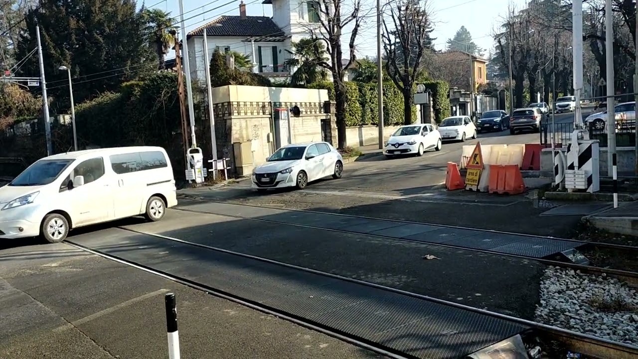 CHIUSO TRA UNA SETTIMANA IL PASSAGGIO A LIVELLO DI FINO MORNASCO: BASTA LUNGHE ATTESE PER LE AUTO