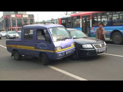 Horse the Band - Earth Tour (Volume 1)