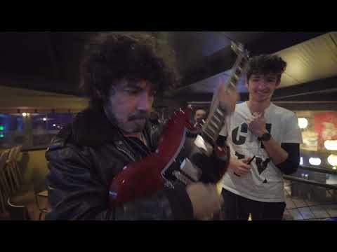 #INDIGOCHALLENGE - Yarol offre les chaussures de Johnny