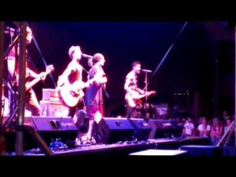 IdiotSide feat. Exta (Freedom Squad) - Nézőpont (live @ VI. Országos Csokoládé Fesztivál 2013)