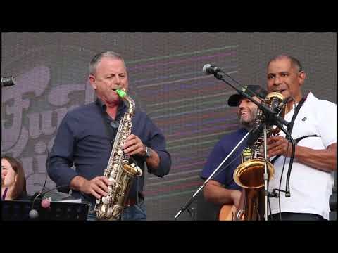 Funky Twister -  Dojo Cuts feat  Roxie Ray -  Easy to Come Home