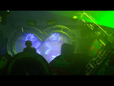 Love Groove 2011, Arty playing Arty vs First State - Falling Wonder (First State Mashup)
