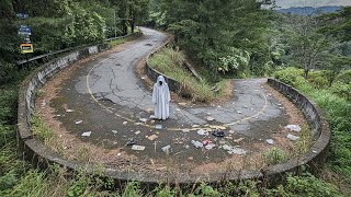 Download lagu The World's Extreme Roads Suddenly Quiet mp3 Download lagu The World's Extreme Roads Suddenly Quiet mp3