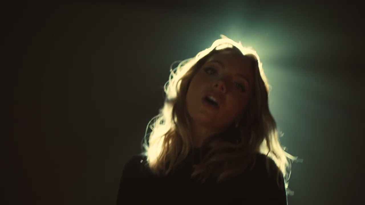 Danielle Bradbery — Windows