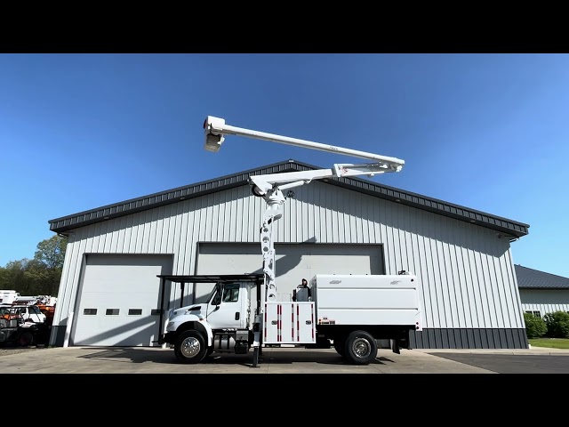 2017 International 4300 Altec Lr7-60e70 75' Ocesm Chipper Dump Bucket Truck - Image 12 2017 International 4300 Altec Lr7-60e70 75' Ocesm Chipper Dump Bucket Truck - Image 12