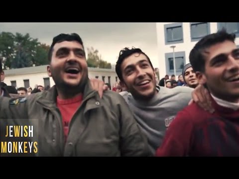 Jewish Monkeys Performing for Refugees, Dresden 2015