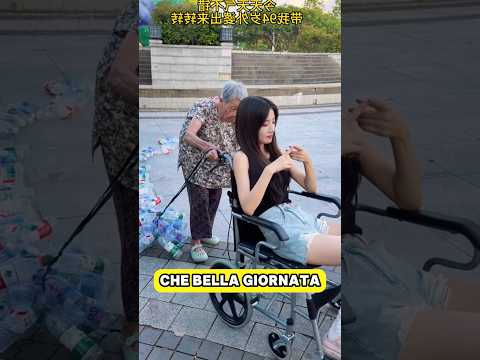 Sono uscita a fare una passeggiata con mia nonna.