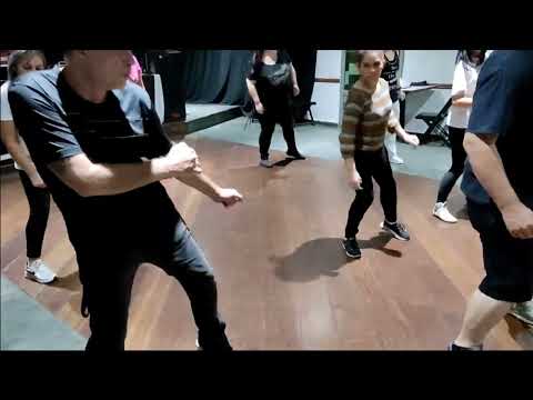 aula de passinhos Flashback com Prof.Renato Rossini música Family Affair (1)