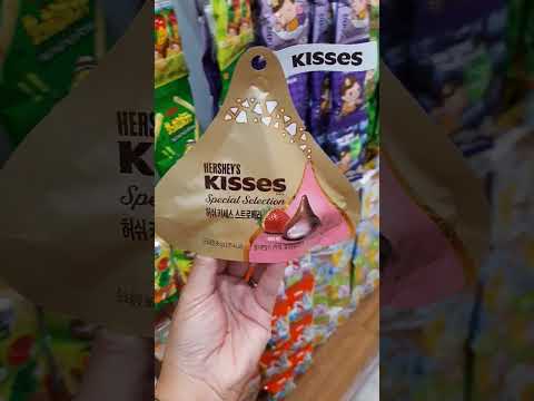 HERSHEY'S KISSES Special Selection 🍓Strawberry Chocolate🍫#shorts