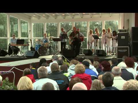 Allsång i Storebroparken 2008 - Lalla Hansson - Anna och mig.mpg