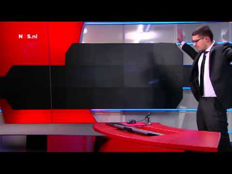 Beelden van de gewapende man / verdachte in de NOS Studio.