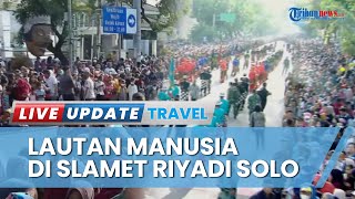 Penampakan Lautan Manusia Penuhi Jalan Slamet Riyadi Demi Saksikan Kirab Pengantin Kaesang-Erina