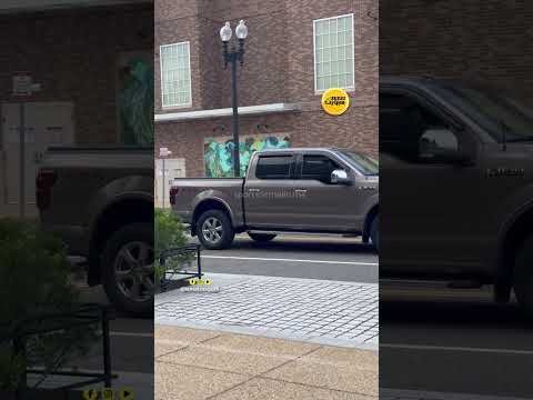 آيت منا يجلس وحيداً بعد هزيمة الوداد أمام العين في لحظة تأمل صامتة