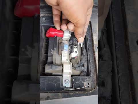 Bajaj chetak, Electric vehicle, Chetak problem, Fuse Problem, Mat ke niche fuse box he,