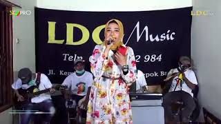 Download lagu Asmara terpendam AYU SORAYA Cover DESYTALITA mp3