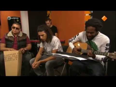 Ali B ft. Fit - Zwart Wit. Ali B op volle toeren