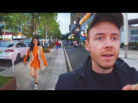 Caminhando pelas ruas invisíveis da China 🇨🇳 Cidade em nível de condado Xingyi