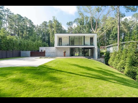 1085 Ferncliff Road | Dream House Alert!