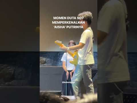 Aishameglio, sang putri Duta menjadi backing vokal Sheila On 7 saat tampil di SwaraPrambanan semalam