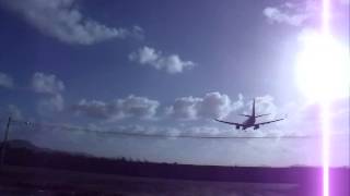 preview picture of video 'Avião da GOL pousando em Navegantes - SC'