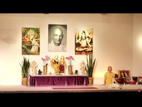 Yogastunde Mittelstufe mit Vishnuprema - Yoga Vidya Live,  15.10.22, 09:15 Uhr