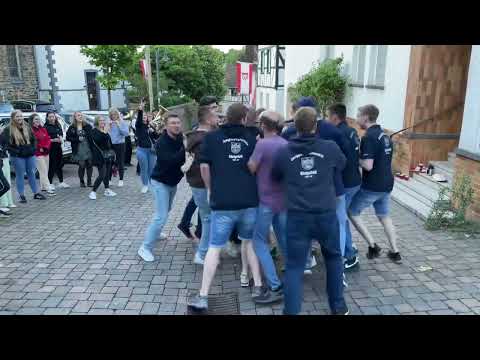 Königsfelder Kirmeswecken am Kirmessonntag morgens um 6 Uhr