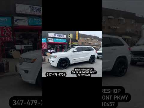 Jeep grand Cherokee with 22x9.5 et35 5-127 rims gloss black