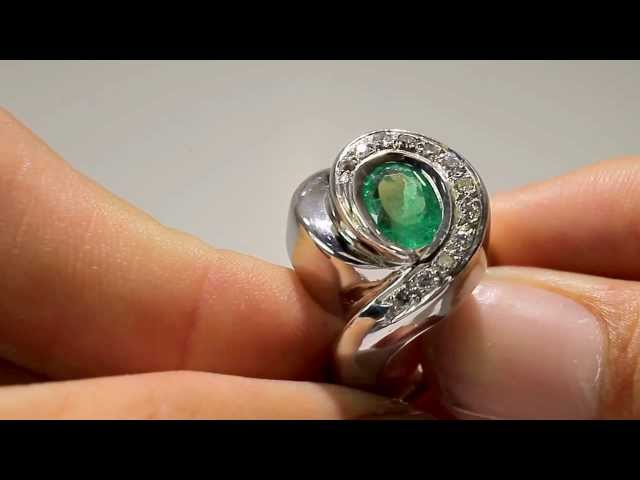 Vídeo relacionado con MIORE Jewelry Anillo de compromiso para mujer de 0,03 quilates con esmeralda verde y 8 diamantes, oro blanco brillante, solitario de diamantes y gema de 9 quilates (375) de oro