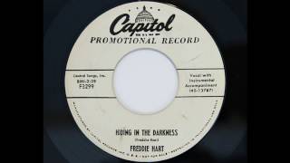 Freddie Hart - Hiding In The Darkness (Capitol 3299)