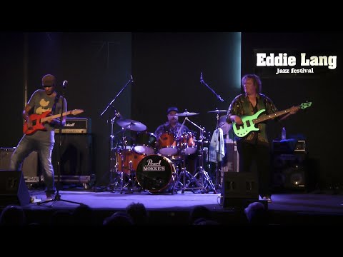 Greg Howe/Stu Hamm/Dennis Chambers - "Sunny" live @ Eddie Lang Jazz Festival