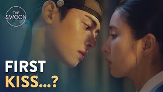 Download lagu Cha Eun-woo can’t seem to get anything right, even kisses 🙊 | Rookie Historian Ep 11 [ENG SUB] mp3