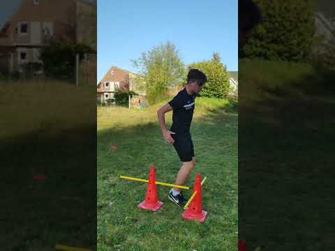 #20 Dribbling und Fintieren mit Torabschluss, zählt zu Technik/Ballführung & Skill / Trick Training.
