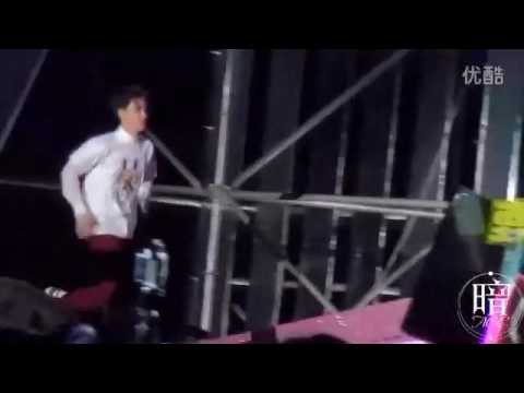 [Fancam] 131019 D.O. 디오 - SMTOWN in Beijing ending Andre ArGrady