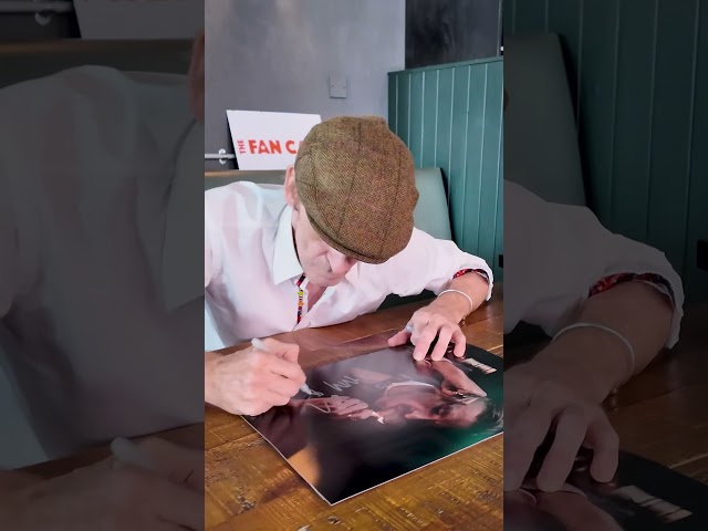 Vídeo relacionado con Foto para enmarcar con la firma de Paul Anderson, actor que interpreta a Arthur Shelby en Peaky Blinders