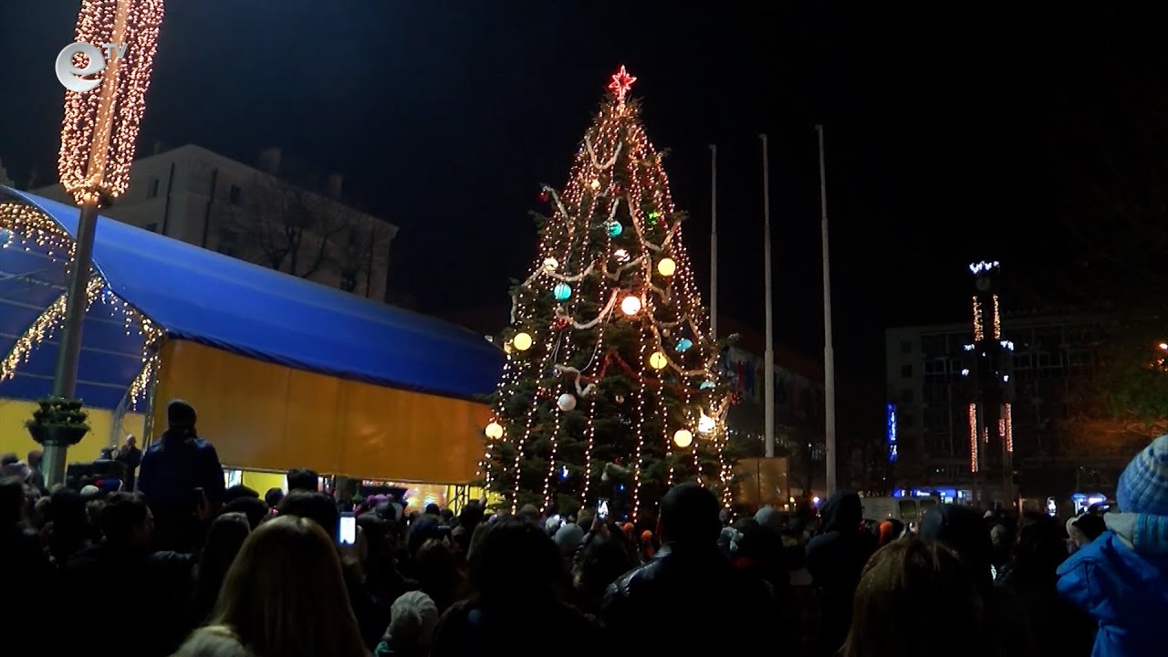 Палят светлините на Коледната елха в Хасково на 5 декември
