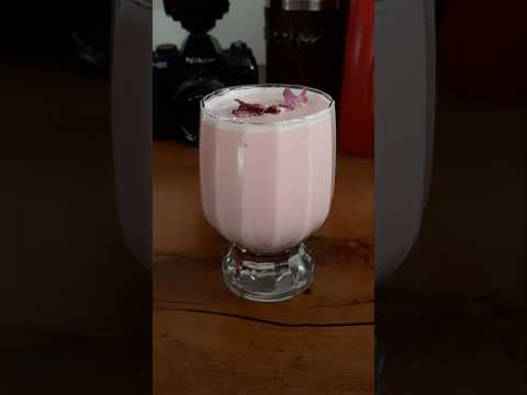 Pink chocolate. #whitecoffee #pinkchocolate #homecafe