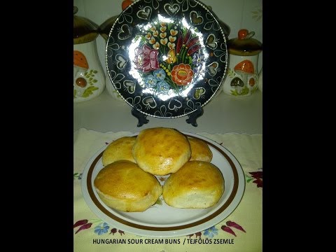 HUNGARIAN SOUR CREAM BUNS / TEJFÖLÖS ZSEMLE