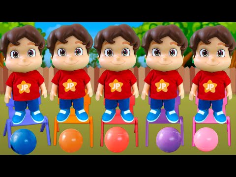 BONECO JP FOI CLONADO - Assista o Boneco JP se metendo em alguma travessura com bolas coloridas.