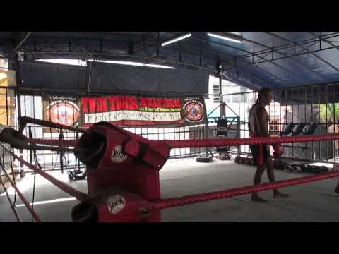 NETO Treino de Muay-Thai na Tailandia