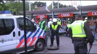 preview picture of video 'Tientallen oranjefans gearresteerd in Hoogeveen'
