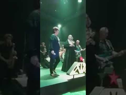 NINDY ELLESSE Feat PRILLY PRISCILLA - KETIKA CINTA HADIR DISINI /Cipt. Dadang S Manaf