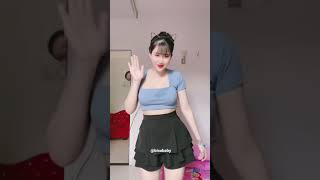 Đố anh biết áo e tại sao ướt