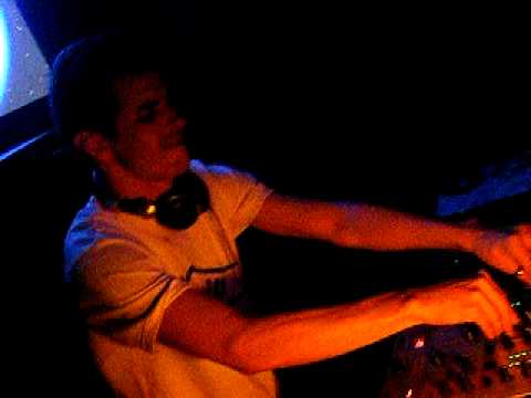 MAHRCIO SANTOZ playing GRINDHOUSE"radio slave"