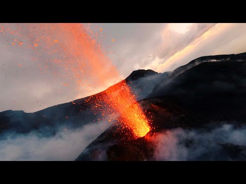 Stromboli Volcano | FPV drone flight through erupting lava