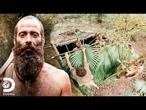 Enorme campamento salvaje | Supervivencia al desnudo: edición extrema | Discovery en Español