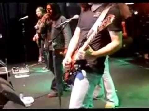 POWERSLAVES   FIND OUR LOVE AGAIN Djarum Super Old&New Rock Concert Pati 31 Des 2012