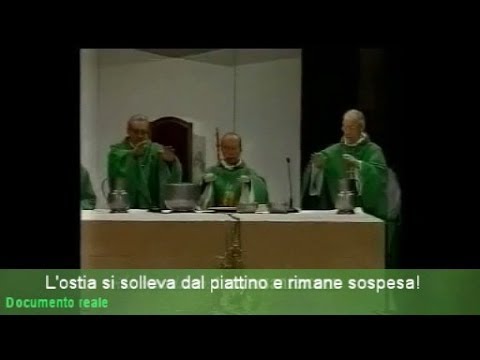 Siccome è necessario togliere rughe sotto occhi Affronti pacchi sulla base di uova e miele