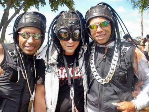 MC BONADO part JUNINHO JR - DESFILE DA OAKLEY [ DJ ROMARIO ] ID: 86*46994
