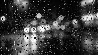 Adormeça em Menos de 3 Minutos com Chuva Intensa e Trovão Forte Cobrindo a Janela do Apartamento