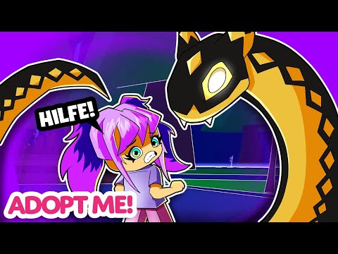 BABY DANIA gets bitten by a snake! Adopt me RP